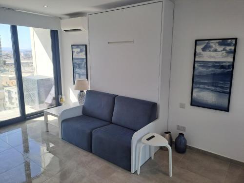 Gorgeous Apartment with Balcony at E1にあるシーティングエリア