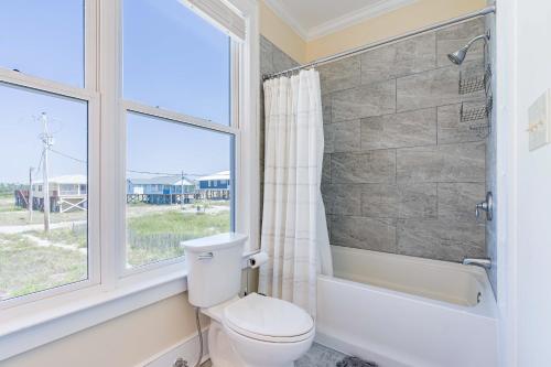 Koupelna v ubytování Hunker Down Gulf Winds