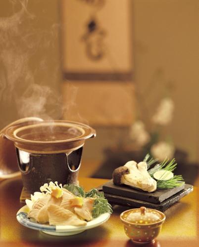 a table with a pot and a plate of food at Maruei in Fujikawaguchiko
