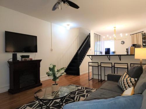 a living room with a couch and a tv at Bethlehem Bliss:10min to Valley Festivals & Events in Bethlehem