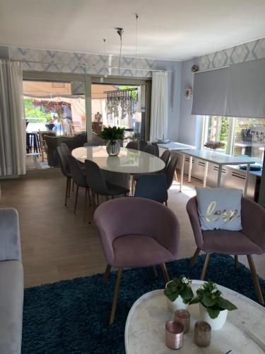 Gallery image of Vakantievilla met zwembad, wellness en glamping in Paal/Beringen in Beringen