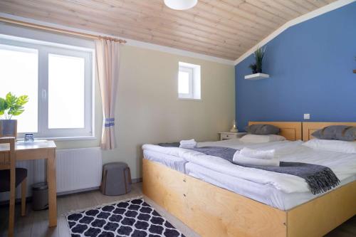 Postel nebo postele na pokoji v ubytování Roograhu guesthouse&resto