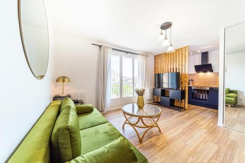 Studio with semi-open bedroom Near Part-Dieu & Tram