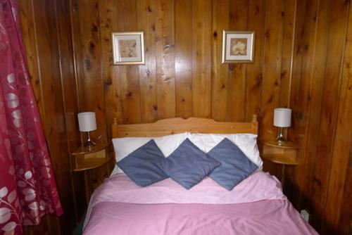 Postel nebo postele na pokoji v ubytování 9 Timber Hill