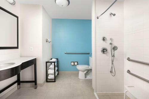 Vonios kambarys apgyvendinimo įstaigoje Comfort Suites Lake City