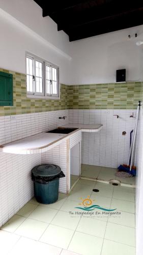 a bathroom with a sink and a counter in a room at Casa Vacacional Lomas de Guayamury in Paraguachi