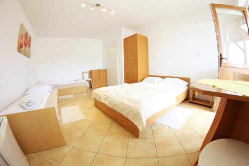 a small bedroom with a bed and a mirror at Apolonia in Dziwnów