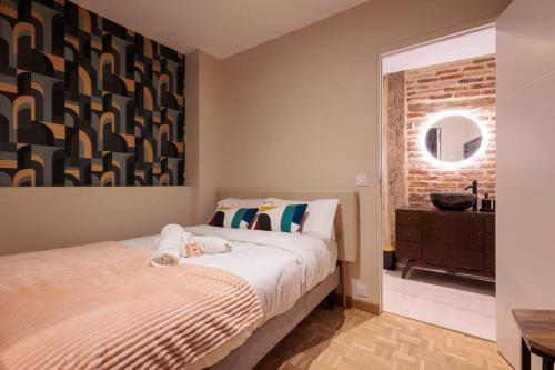 a bedroom with a large bed and a window at Le VB du 21 in Bourg-en-Bresse