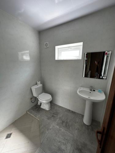 Phòng tắm tại Old Marani hotel, Tskaltubo