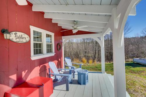 Imagen de la galería de Cozy Fiddlers Rest Cabin 11 Miles to Skiing!, en Bernardston