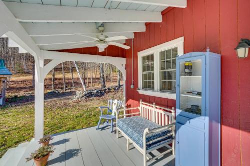 Imagen de la galería de Cozy Fiddlers Rest Cabin 11 Miles to Skiing!, en Bernardston