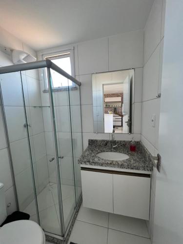 a bathroom with a sink and a shower at Vista mar no ultimo andar! in Ilhéus