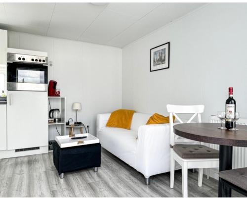 Dapur atau dapur kecil di Gezellige chalet in Lithse Ham