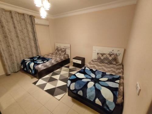 Postel nebo postele na pokoji v ubytování شقة مستوى فندقى شارع انور المفتى 113 للعائلات فقط