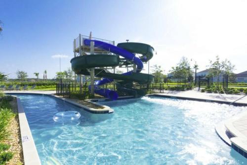 Πισίνα στο ή κοντά στο Amazing Townhome with Private Pool SL4839