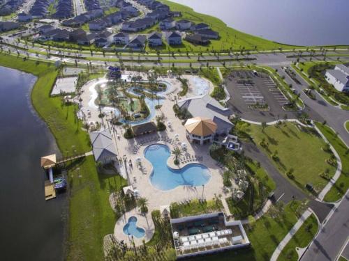 Πισίνα στο ή κοντά στο Amazing Townhome with Private Pool SL4839