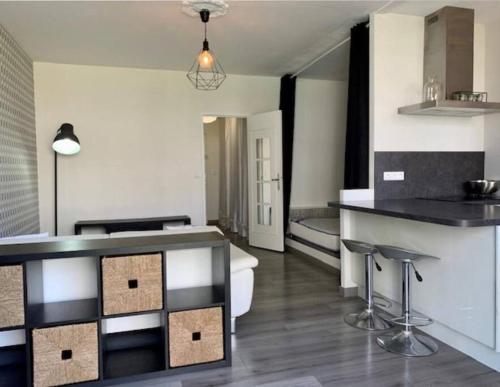 a kitchen with a sink and a tub in a room at Appartement à 10min du centre in Compiègne