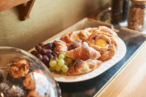 a plate of pastries on top of a table at Hotell Rådhuset in Lidköping