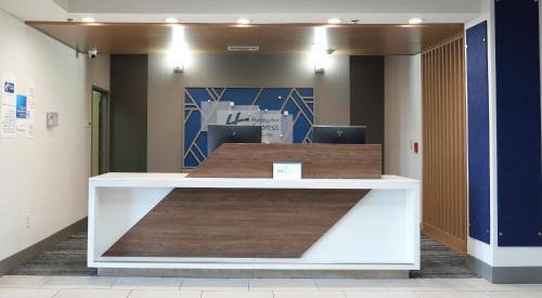 a lobby with a reception desk in a office at Holiday Inn Express Hotel & Suites Cedar Hill by IHG in Cedar Hill