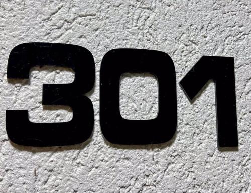 a black number on the side of a white wall at 301PP Apartamento Chic con Encanto in San Luis