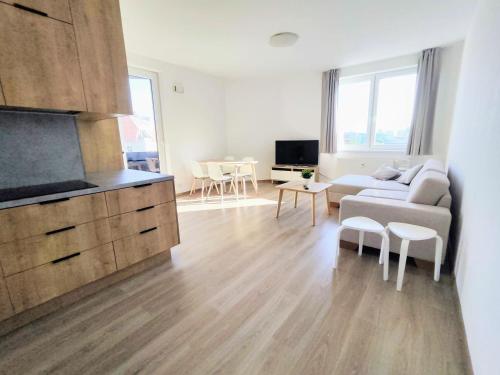 Quietly oriented city center apartment with Netflix and balcony
