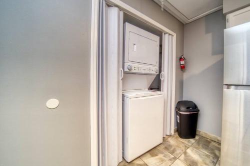 a small laundry room with a washer and dryer at Cozy Vacation Home 4 miles from Airport in Cleveland