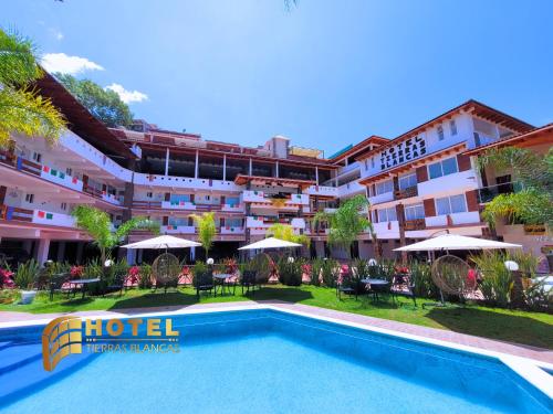 a hotel with a swimming pool in front of a building at Hotel Tierras Blancas in Valle de Bravo