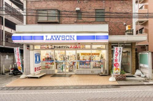 a store front of a store on a city street at 新宿から快速15分の三鷹駅徒歩3分 最大5名 ゆったり和室【MITAKA NAGOMI ROOM】　 in Musashino