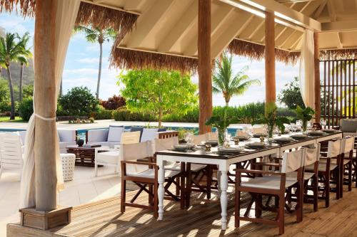 Restauracja lub miejsce do jedzenia w obiekcie InterContinental Dominica Cabrits Resort & Spa by IHG