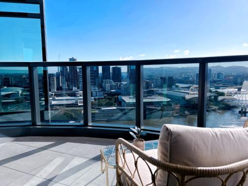 a balcony with a view of a city at Brisbane Riverfront Oasis 2Bed Panoramic RiverView in Brisbane