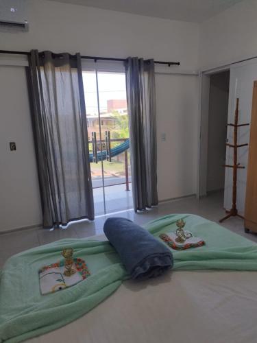 Ένα ή περισσότερα κρεβάτια σε δωμάτιο στο Apartamento Lua 3 - Quarto e Sala com Varanda e cozinha americana na praia do preá-Ce