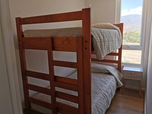 a pair of bunk beds in a room with a window at Lomas 5 in Papudo