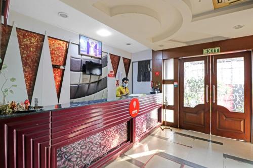 a lobby of a hotel with a bar at OYO Flagship Hotel park view 1 in Meerut
