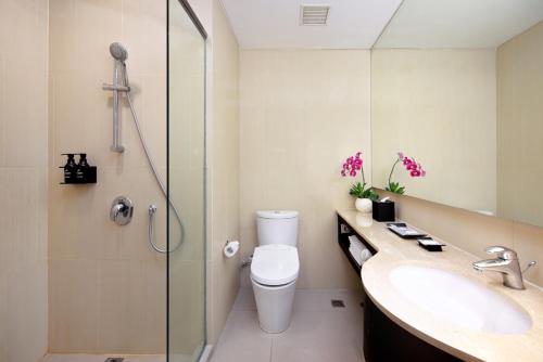 Bilik mandi di JS Luwansa Hotel & Convention Center
