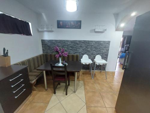Kuchyň nebo kuchyňský kout v ubytování Morrison Apartments