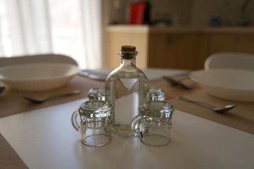 een fles melk op een tafel met kaarsen bij Cristina‘s Place in Heraklion