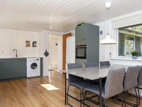Dapur atau dapur kecil di Modern Retreat near Sandholm - By Traum Ferienwohnungen