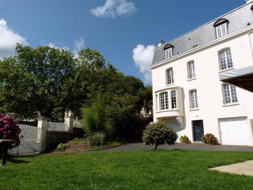 Vintage holiday apartment on the 1st floor of an elegant mansion - Coutances