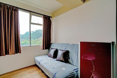 Ένα ή περισσότερα κρεβάτια σε δωμάτιο στο OYO Life 92976 Apartement Jarrdin By Apato