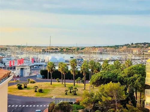 Grand appartement proche port et plages, 6 à 8 pers, 3 chambres, climatisé photo 1