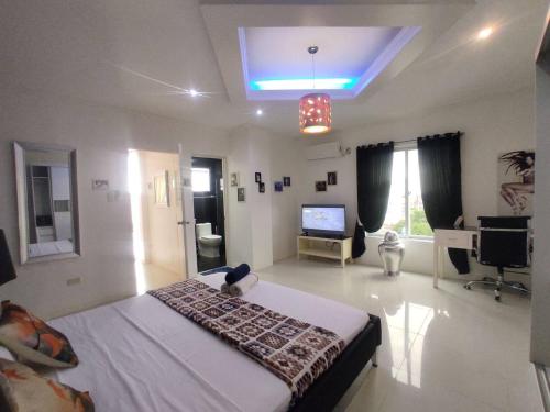 Condo at Kandi tower 1にあるテレビまたはエンターテインメントセンター