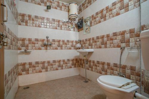 a bathroom with a toilet and a sink at Hotel Ambavgarh Palace in Udaipur