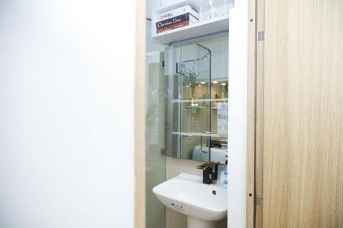 a bathroom with a sink and a mirror at Shore2 Luxurious & Homely Suite near MOA in Manila