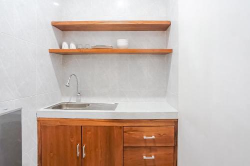 Kuchyň nebo kuchyňský kout v ubytování Maisaba Coliving Cempaka