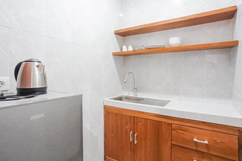 Η κουζίνα ή μικρή κουζίνα στο Maisaba Coliving Cempaka