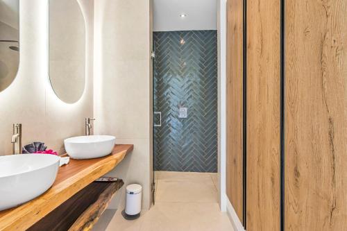 a bathroom with two sinks and a shower at Luxury 12-Guest Villa in Gated Community with Pool, Ocean View & Private Beach Access in Willibrordus