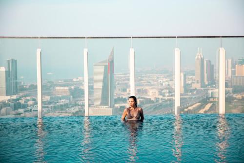 Taj Jumeirah Lakes Towers Image