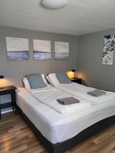 Postel nebo postele na pokoji v ubytování Grindavik Guesthouse self check in & out