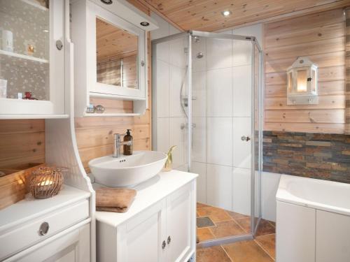 Koupelna v ubytování Saballie - Cosy cabin - sunny location!