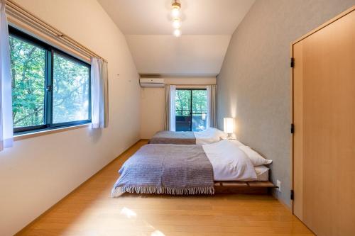 a bedroom with a bed and a window at S-villa Nasu 9th in Nasu